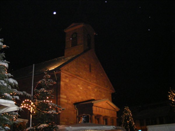 Weihnachtliche Kirche in der Partnergemeinde Fahrenbach im Lichterglanz - Weihnachtsmarkt 2010
