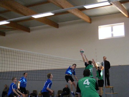 Anfriff-VC-Fortuna-Kyritz-Block-SV-Blumenthal-Grabow-Volleyball-Landesklasse