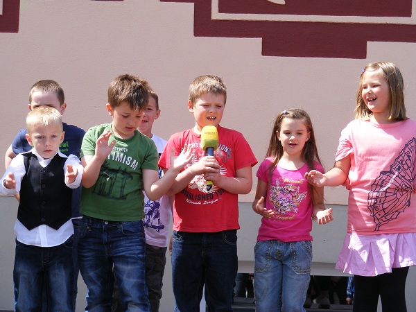 Programm-der-Grundschulkinder-in-Blumenthal-6-Etappe-Tour-de-Prignitz-2011-von-Kyritz-nach-Heiligengrabe