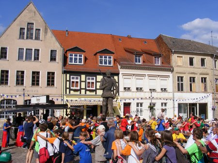 Polonaise-Marktplatz-Rolandstadt-Perleberg-Tour-de-Prignitz-2011-Etappe-1-von-Heiligengrabe
