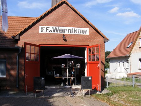 Dorffest-Wernikow-2011-an-der-Feuerwehr-mit-musikalischer-Umrahmung-durch-Herrn-Ramin