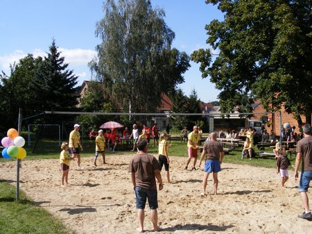 Herzsprung-sucht-das-Superteam-2011-auch-beim-Volleyball-spielen