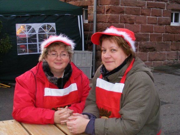 Impressionen-Fotos-Bilder-vom-18-Fahrenbacher-Weihnachtsmarkt-2011-Standbetreuung
