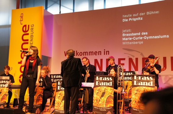Brass-Band-Marie-Curie-Gymnasium-Wittenberge-auf-Gruener-Woche-2012-Prignitztag