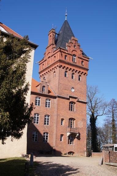 Blick-vom-Innenhof-auf-Plattenburg-Veranstaltungen-Hochzeiten-Ritterfestsoeile-Mittelalterspektakel