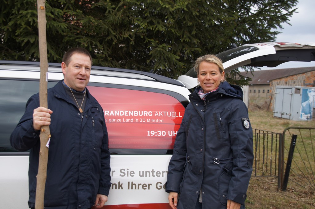 RBB Wetterfee Ulrike Finck und Bürgermeister Holger Kippenhahn aus Heiligengrabe auf dem Annenpfad 2012