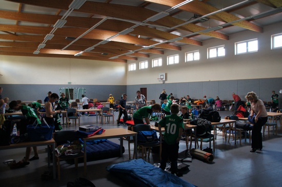 Camp-Schalflager-in-Sporthalle-Grabow
