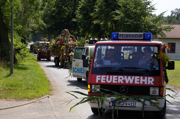 Traktoren-und-Haenger-Parade-Erntefest-Maulbeerwalde-2012