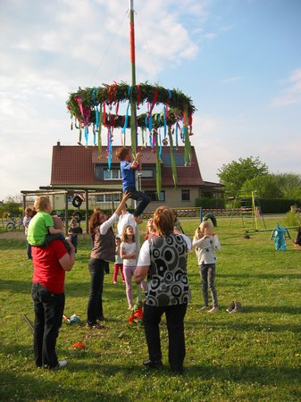 Verein Dorfleben Heiligengrabe - Maibaum 2014 - 3