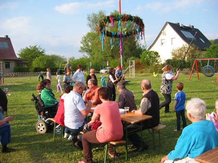 Verein Dorfleben Heiligengrabe - Maibaum 2014 - 5